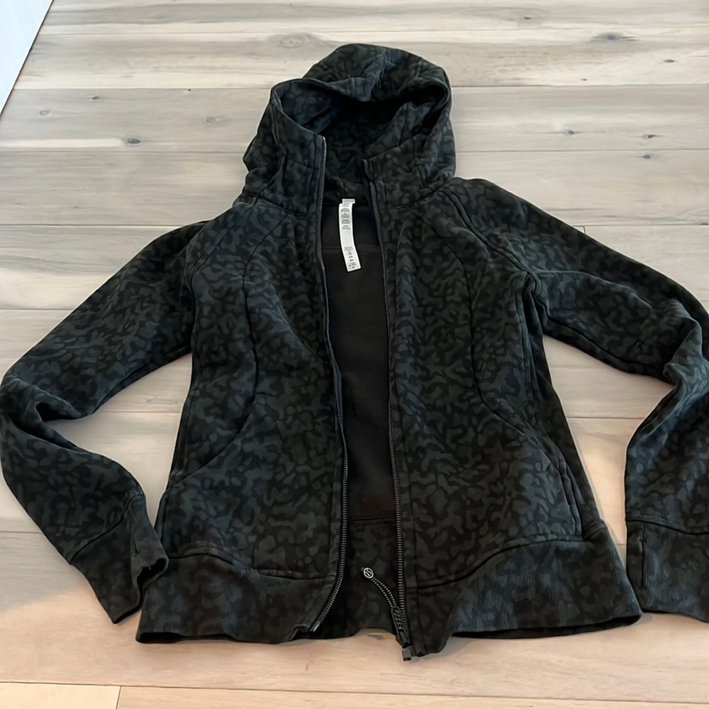 Lululemon Scuba size 6